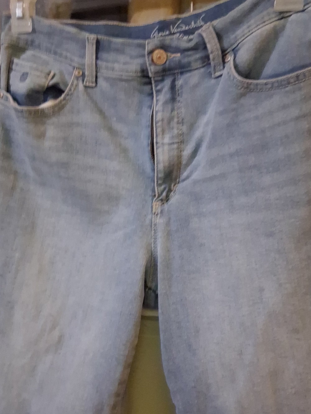 Gloria Vanderbilt Light Blue Cropped Women's Jeans